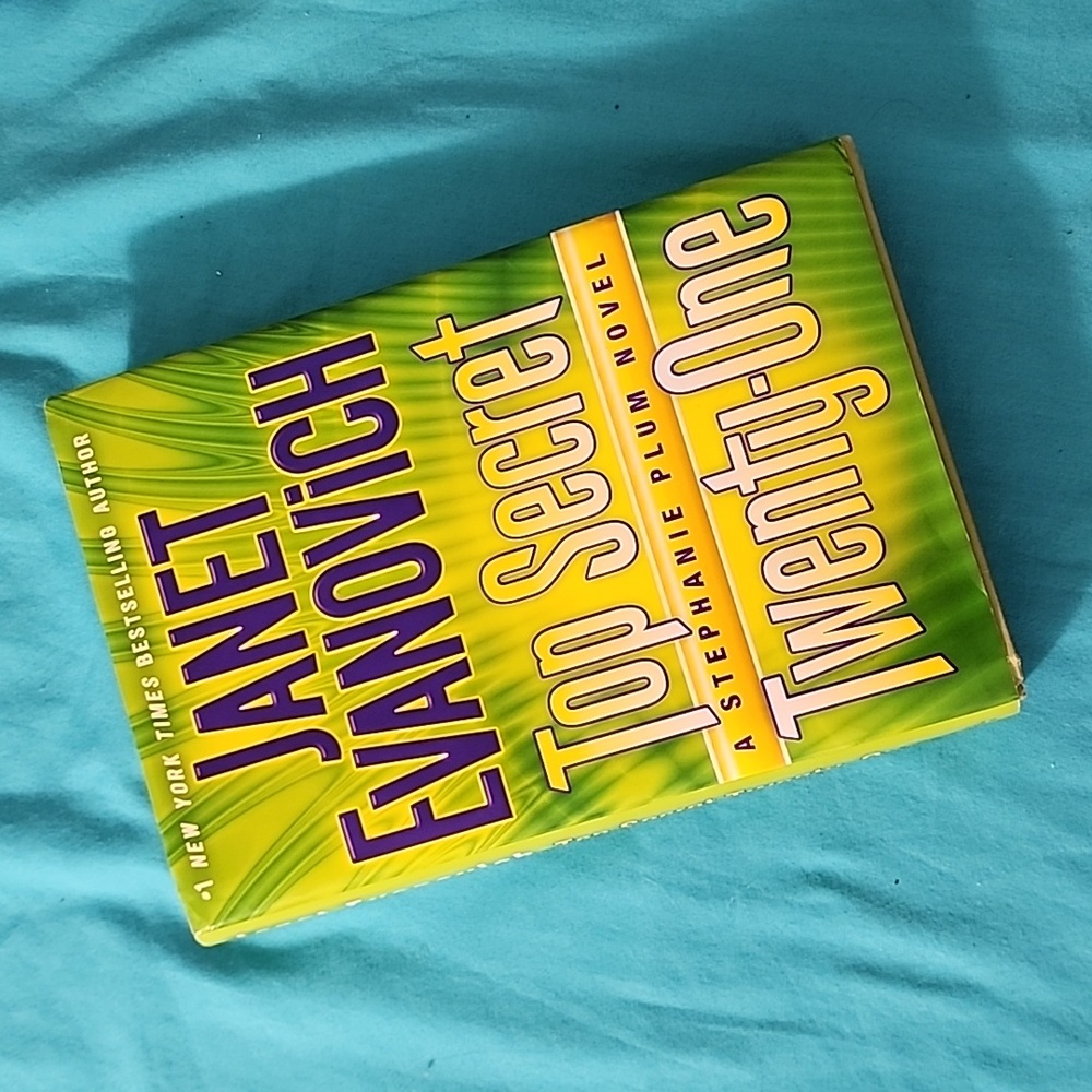 Janet Evanovich "Top Secrest Twenty-One" Hardcover Book